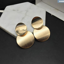 Load image into Gallery viewer, New Crystal Earrings Round Gold And Silver Earring